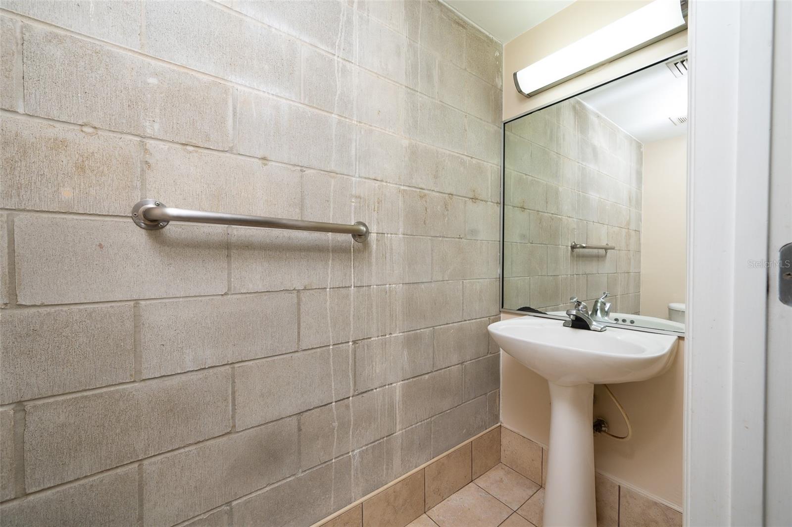 Image 20 of 29 For 2515 35th Place 103