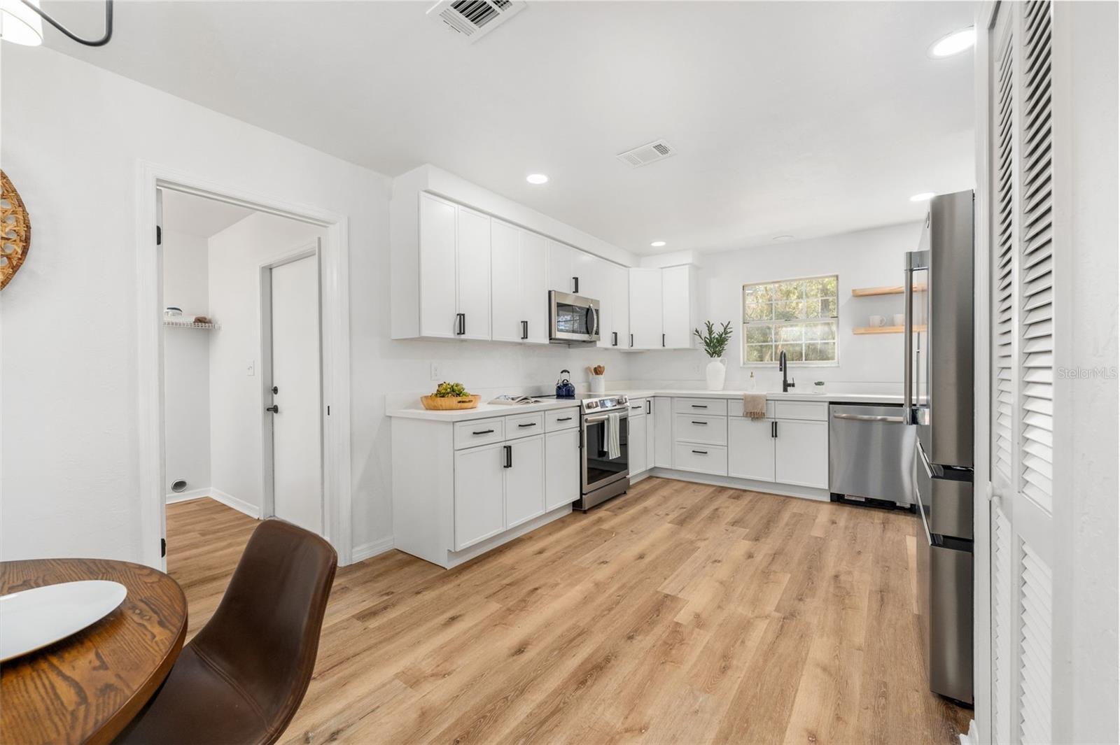 Image 11 of 33 For 7001 52nd Terrace