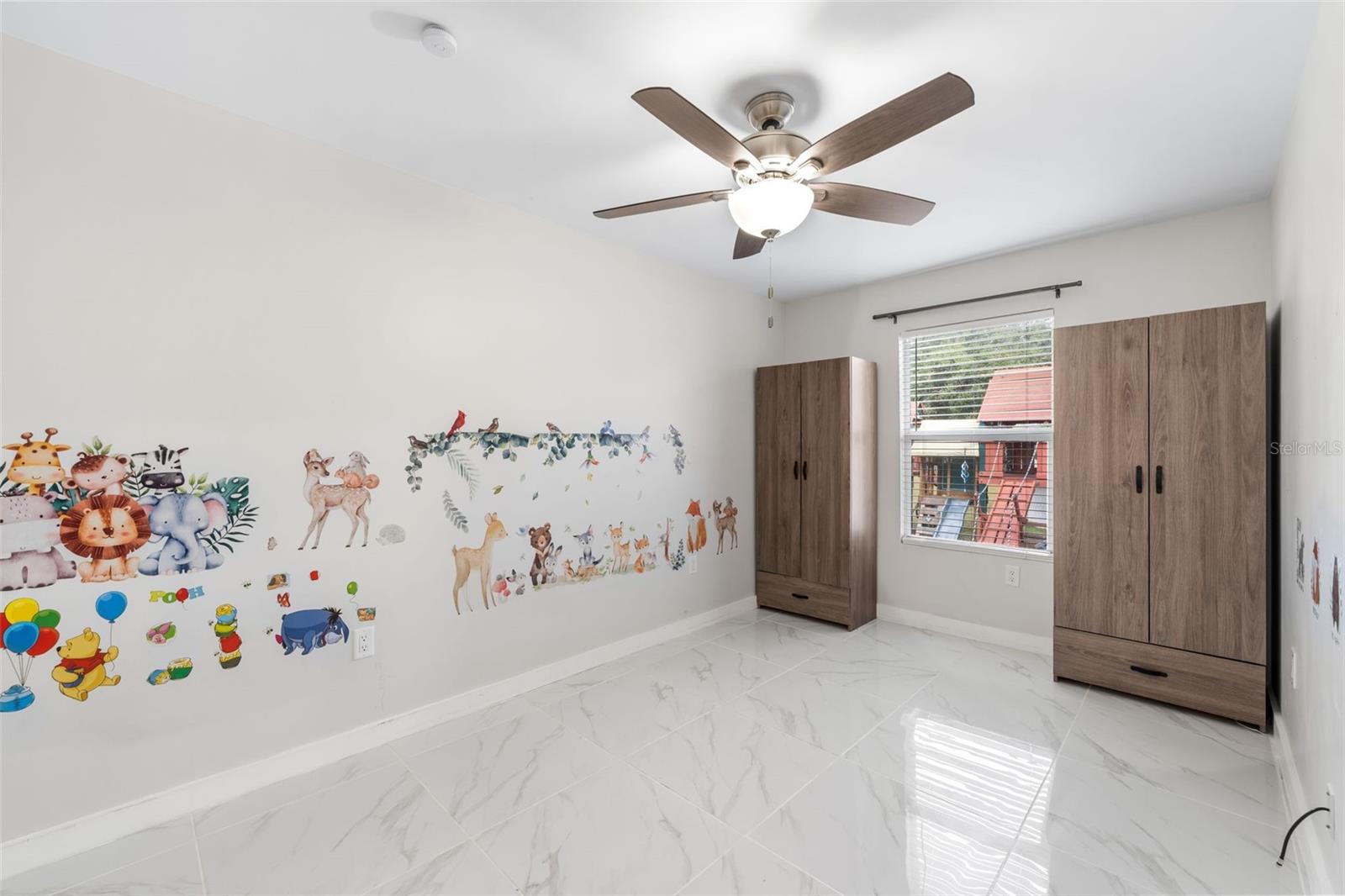 Image 11 of 31 For 164 Senior Court