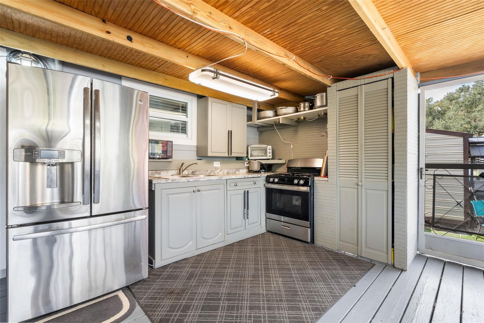 Image 14 of 31 For 164 Senior Court