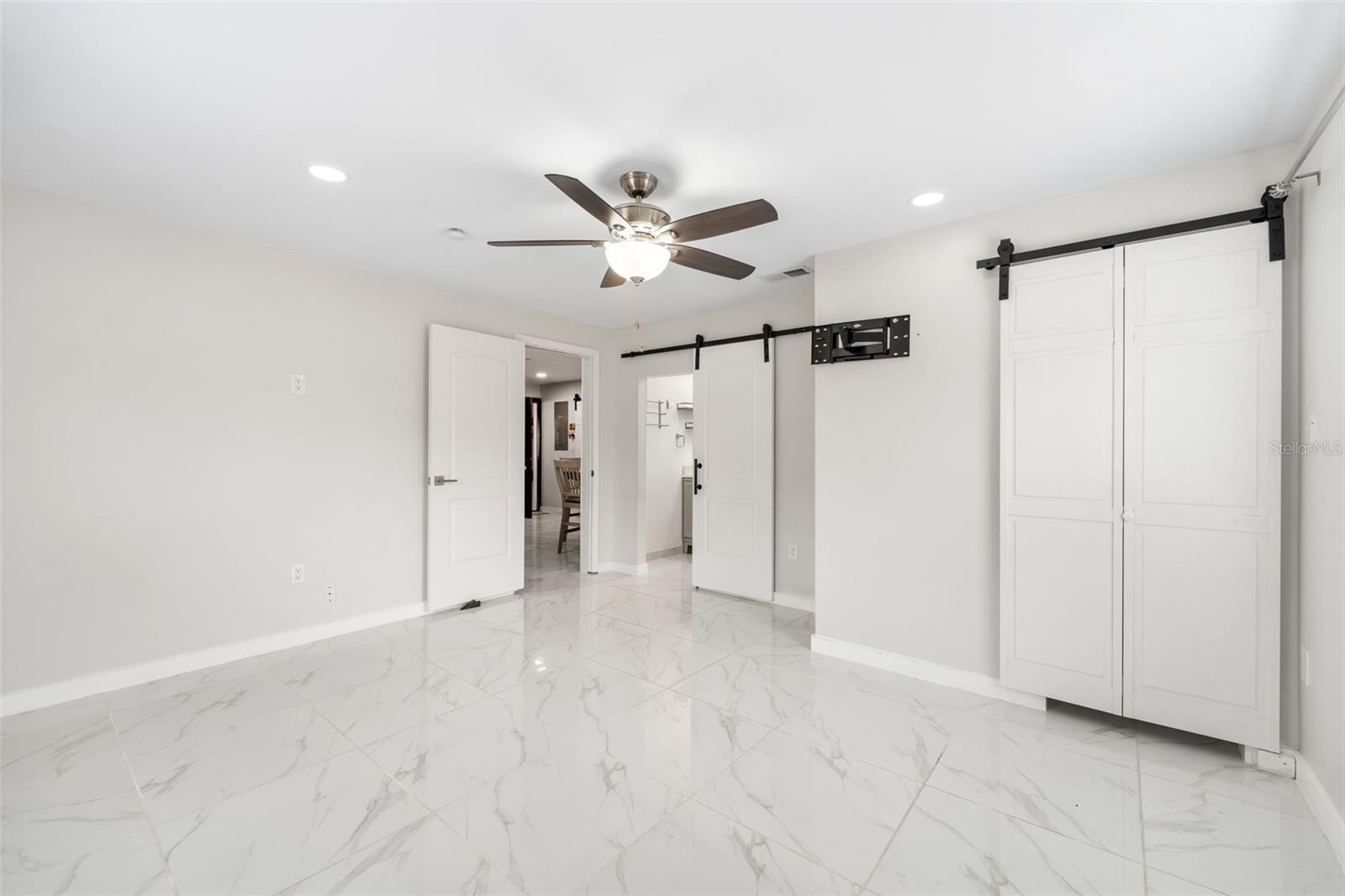 Image 8 of 31 For 164 Senior Court