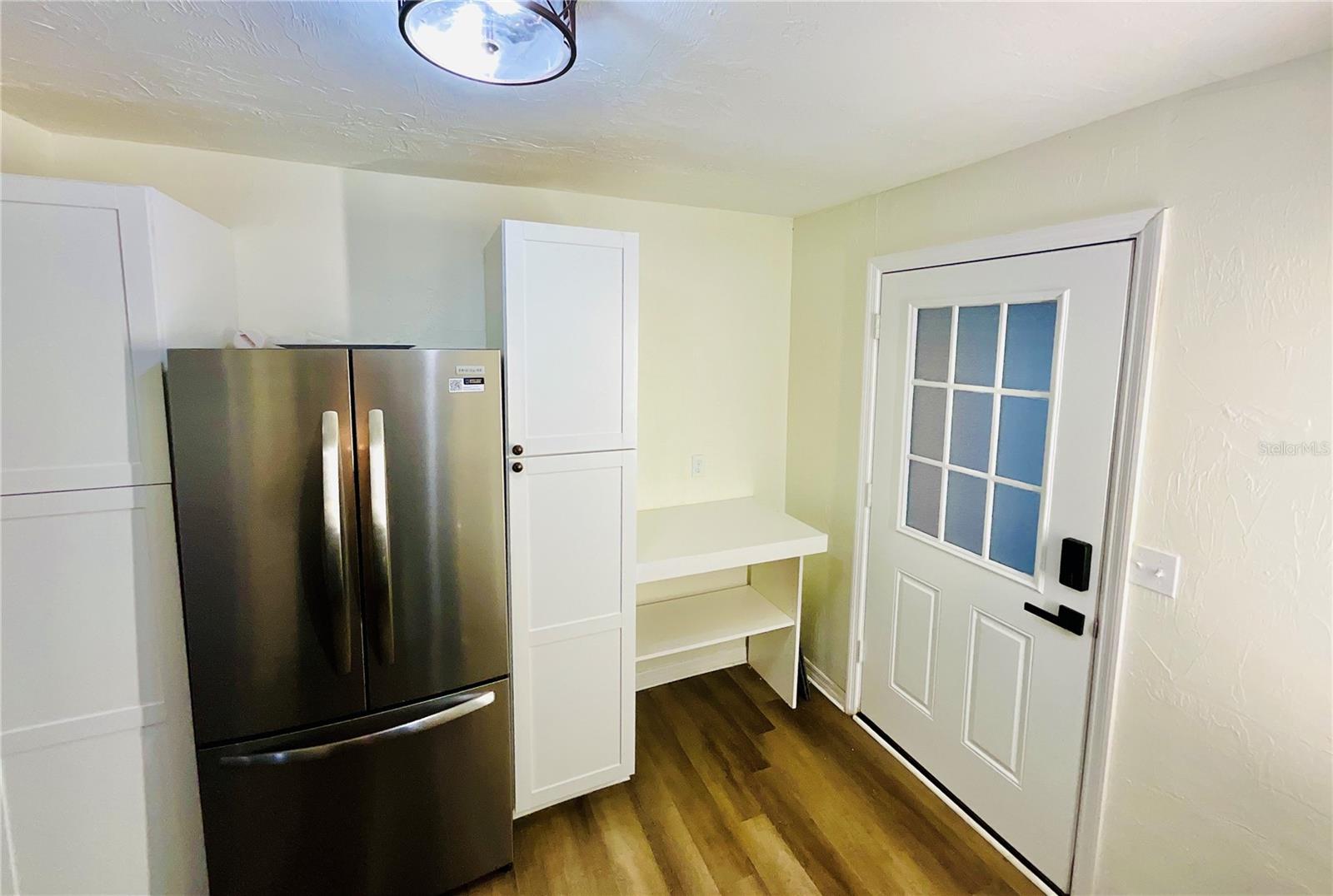 Image 10 of 34 For 18713 Charlotte Avenue