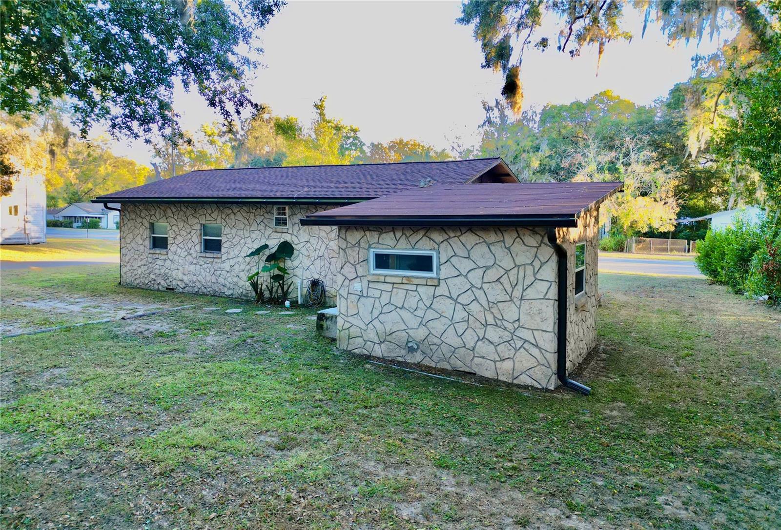 Image 23 of 34 For 18713 Charlotte Avenue