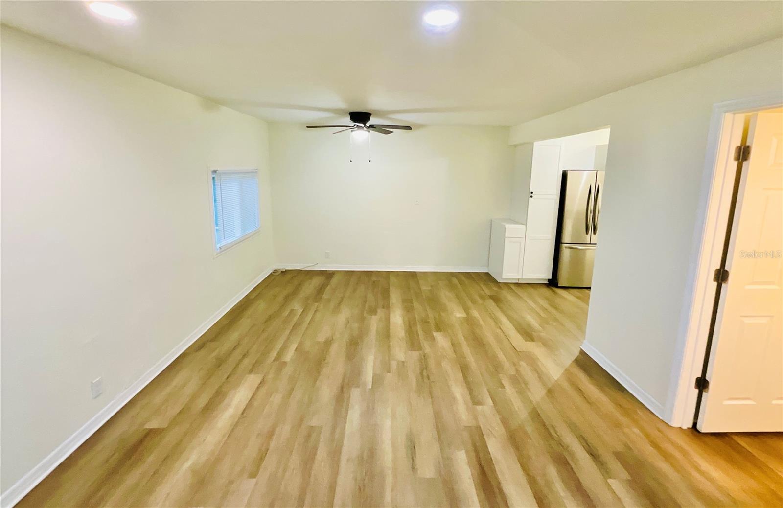 Image 7 of 34 For 18713 Charlotte Avenue