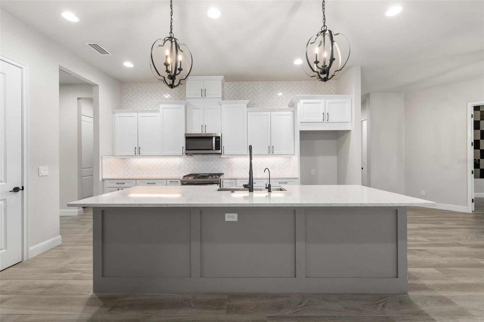 Image 9 of 66 For 11081 38th Boulevard