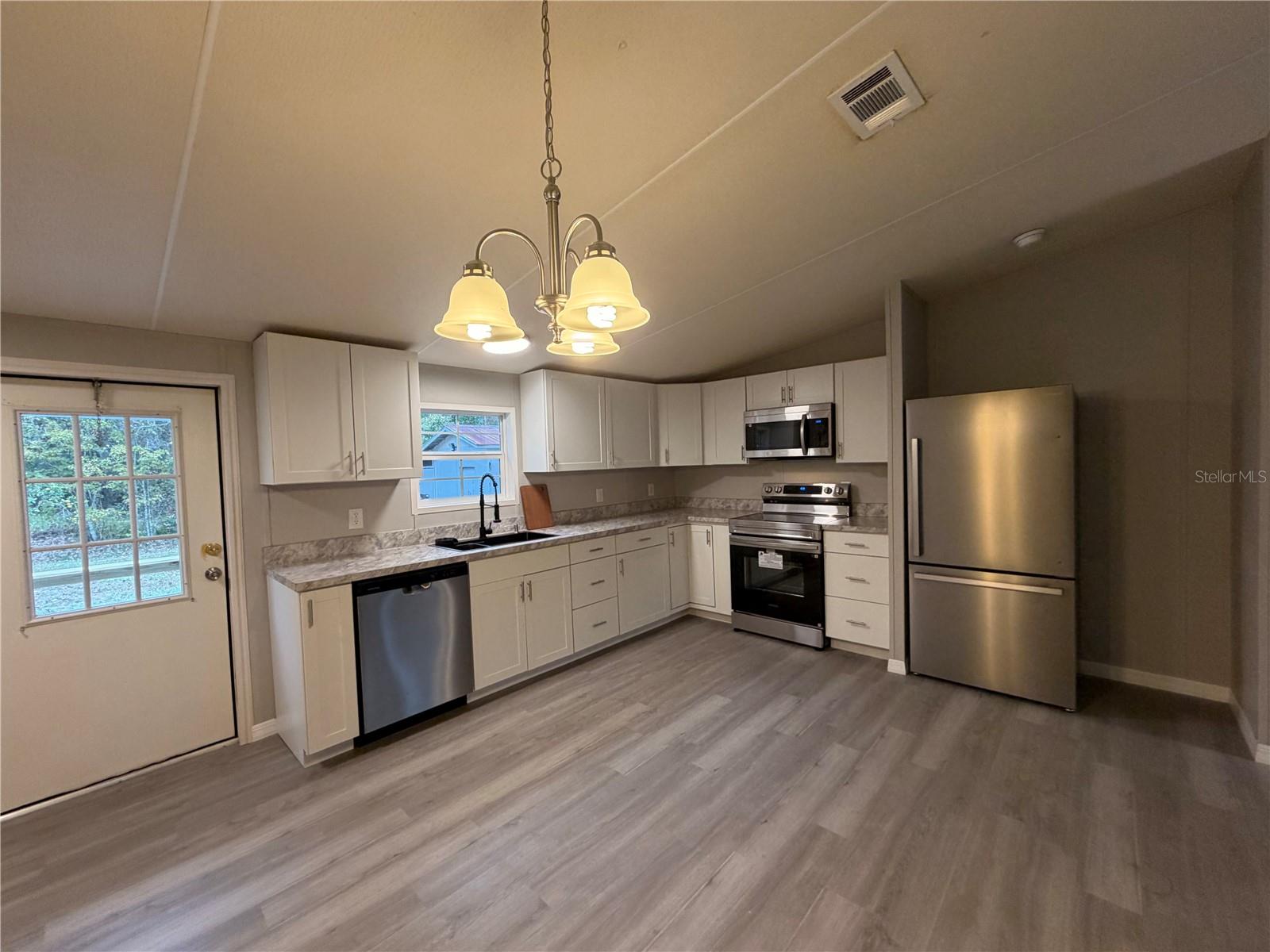 Image 10 of 23 For 212 Paradise Shores Road