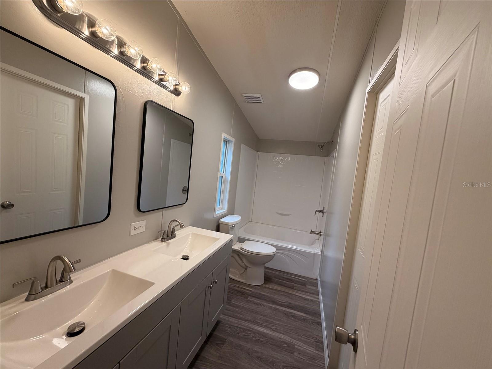 Image 14 of 23 For 212 Paradise Shores Road