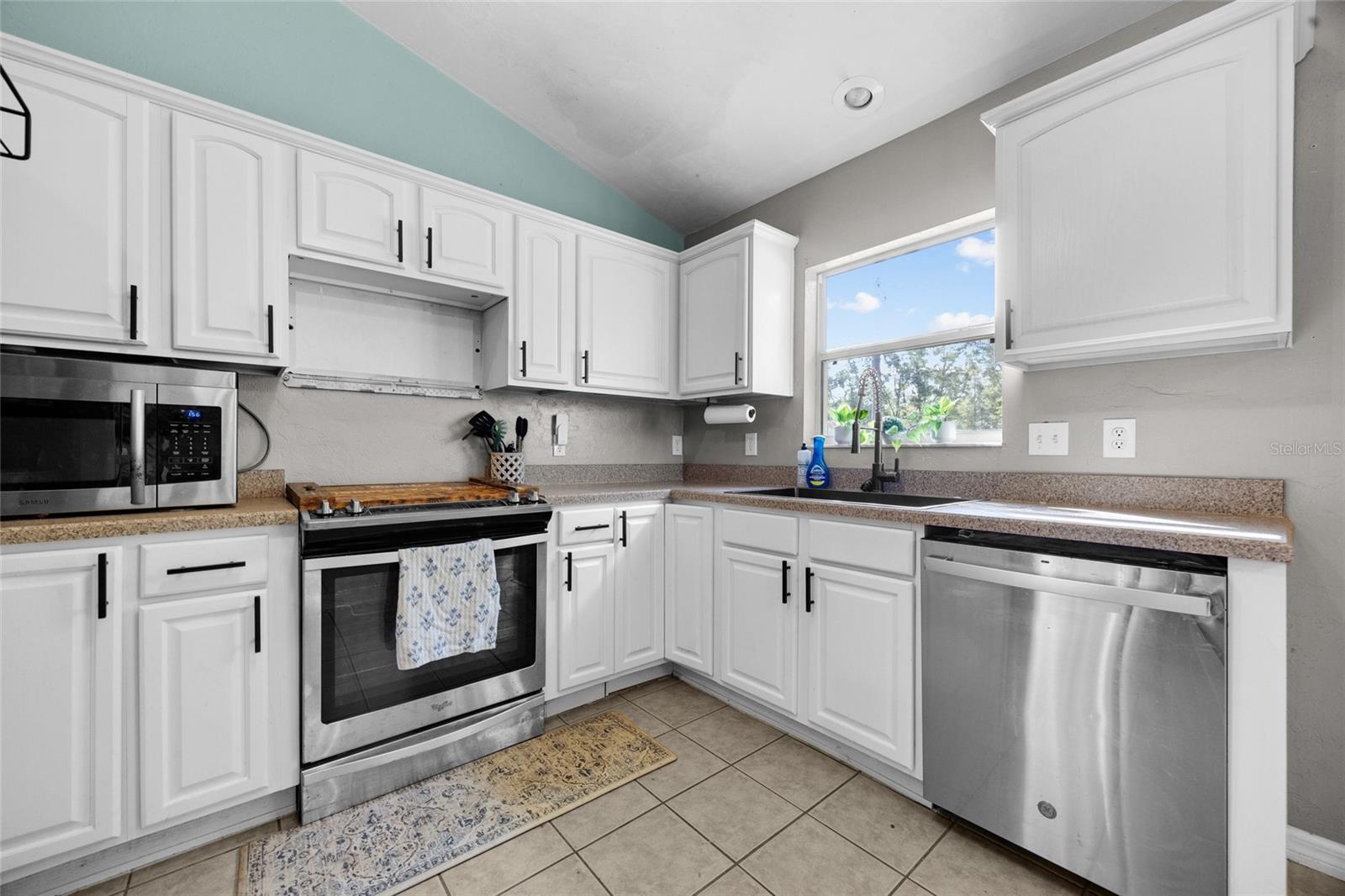 Image 6 of 22 For 470 Margaret Street