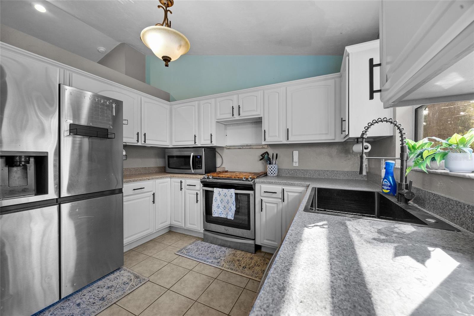 Image 7 of 22 For 470 Margaret Street