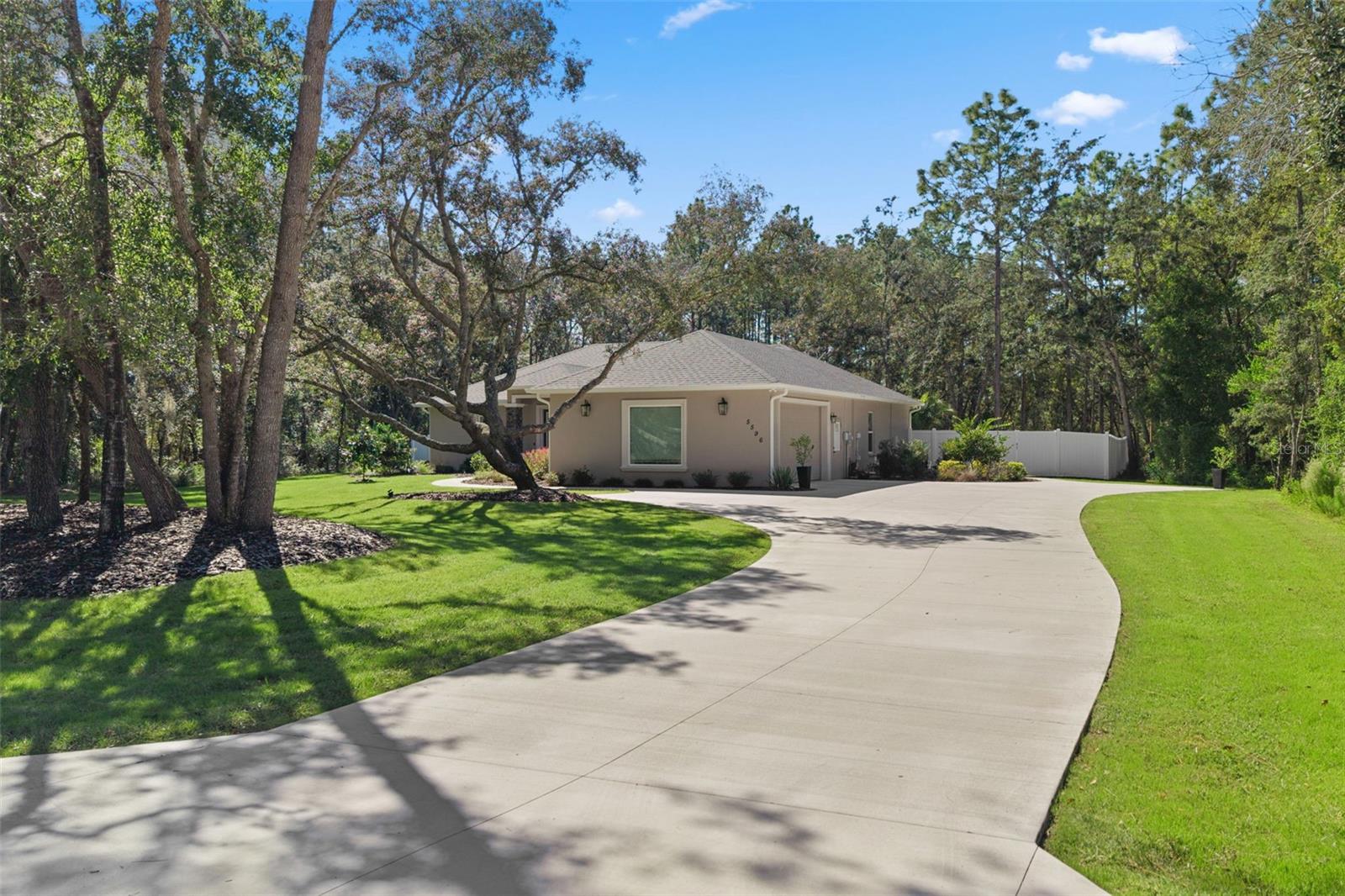 Image 12 of 61 For 5596 Lamp Post Drive