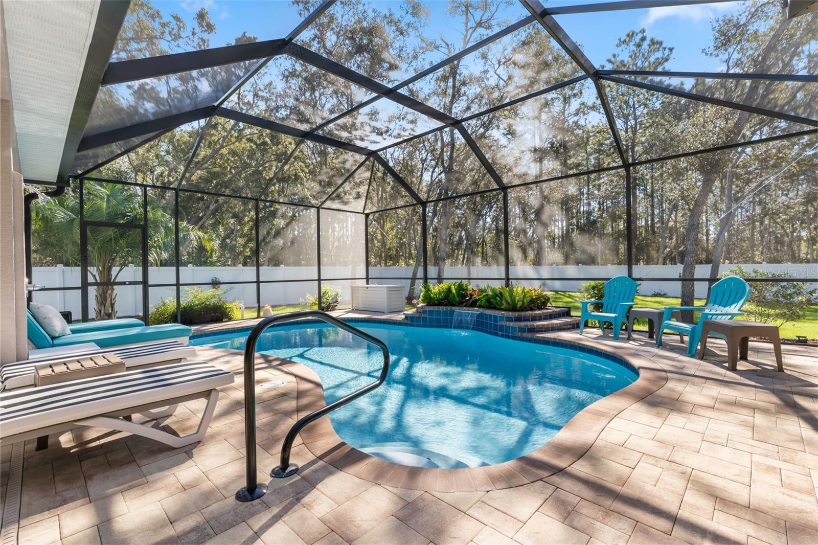 Image 2 of 61 For 5596 Lamp Post Drive