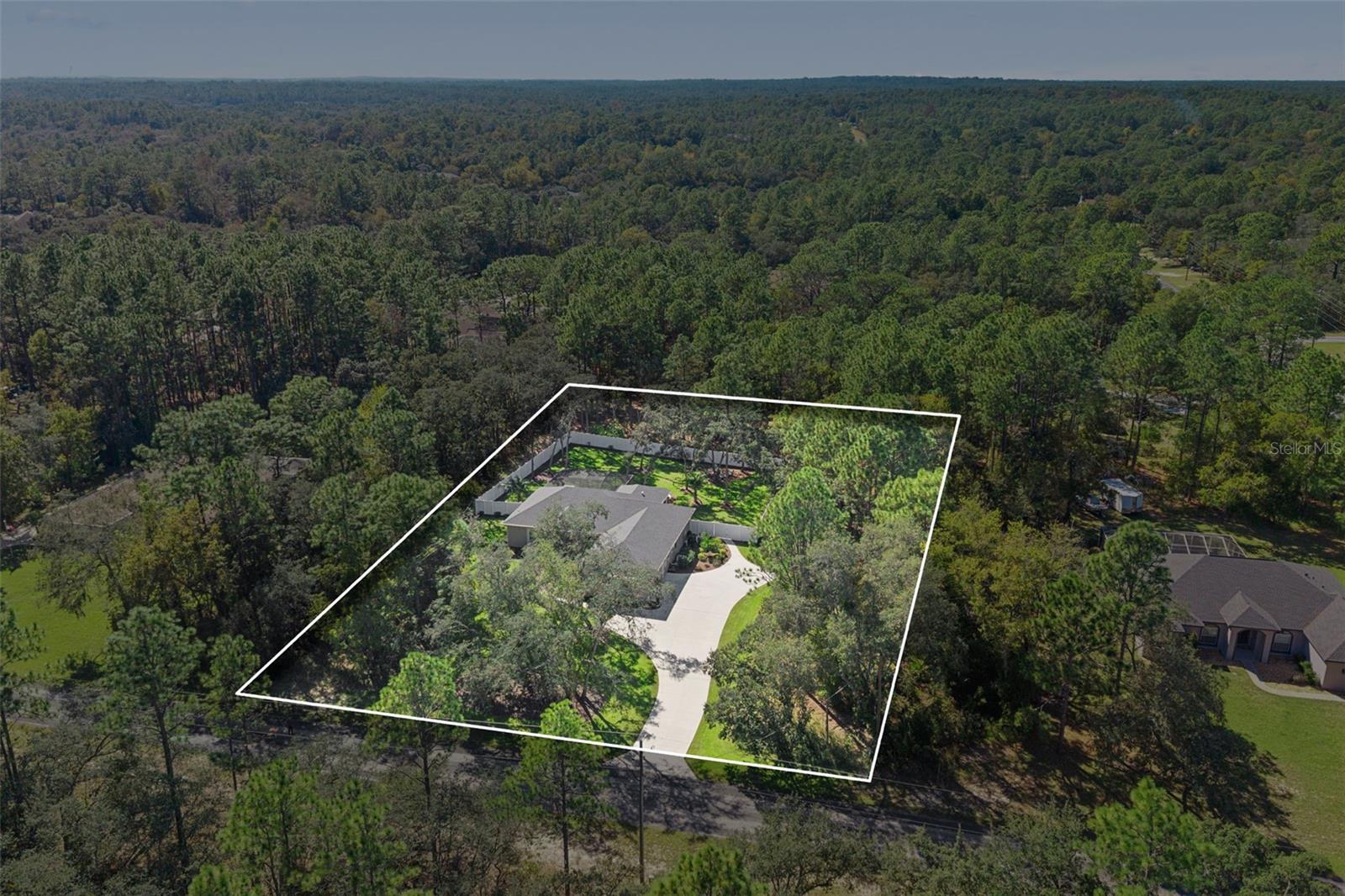 Image 20 of 61 For 5596 Lamp Post Drive