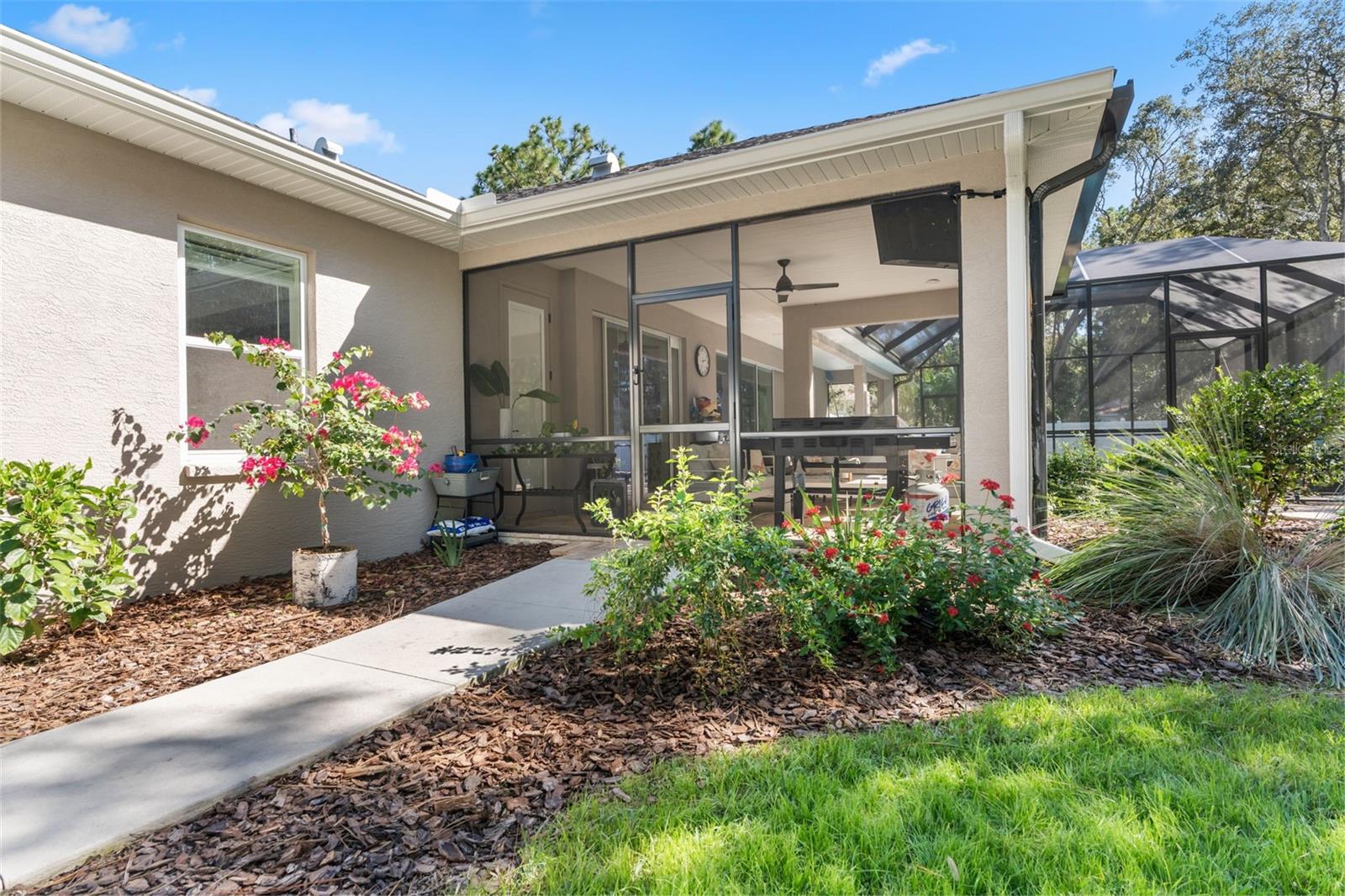 Image 25 of 61 For 5596 Lamp Post Drive