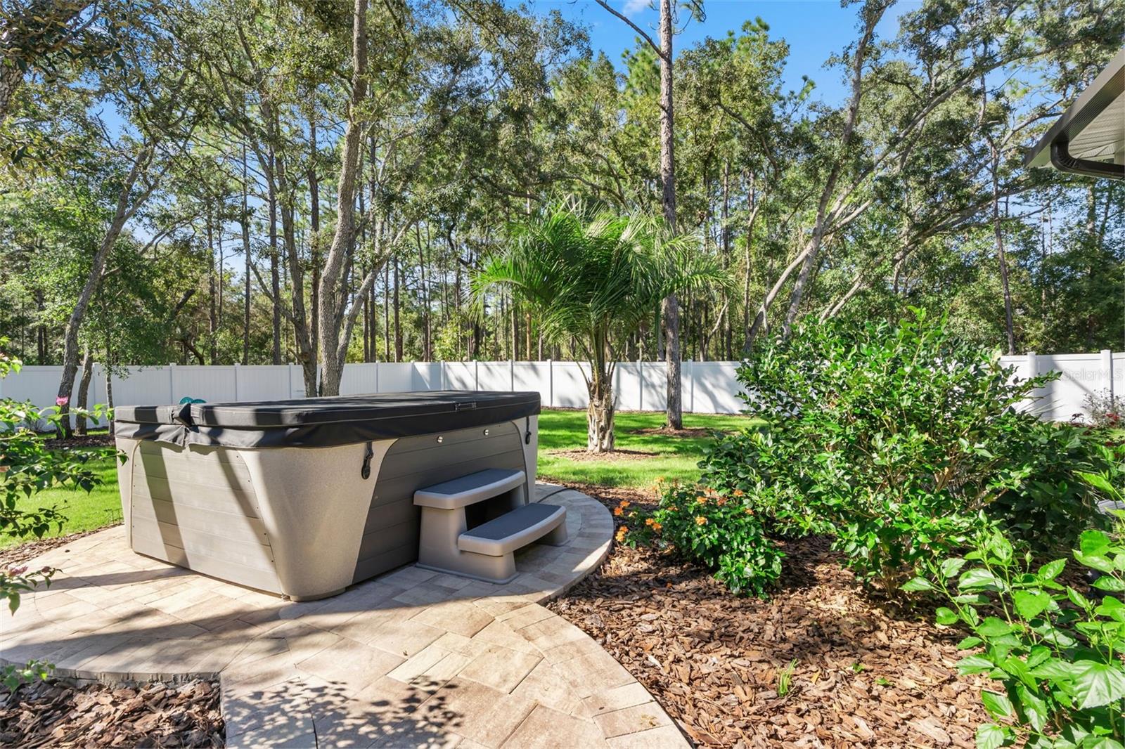 Image 26 of 61 For 5596 Lamp Post Drive