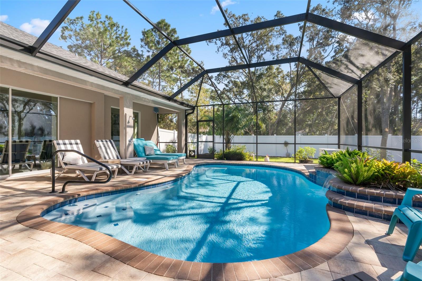 Image 29 of 61 For 5596 Lamp Post Drive