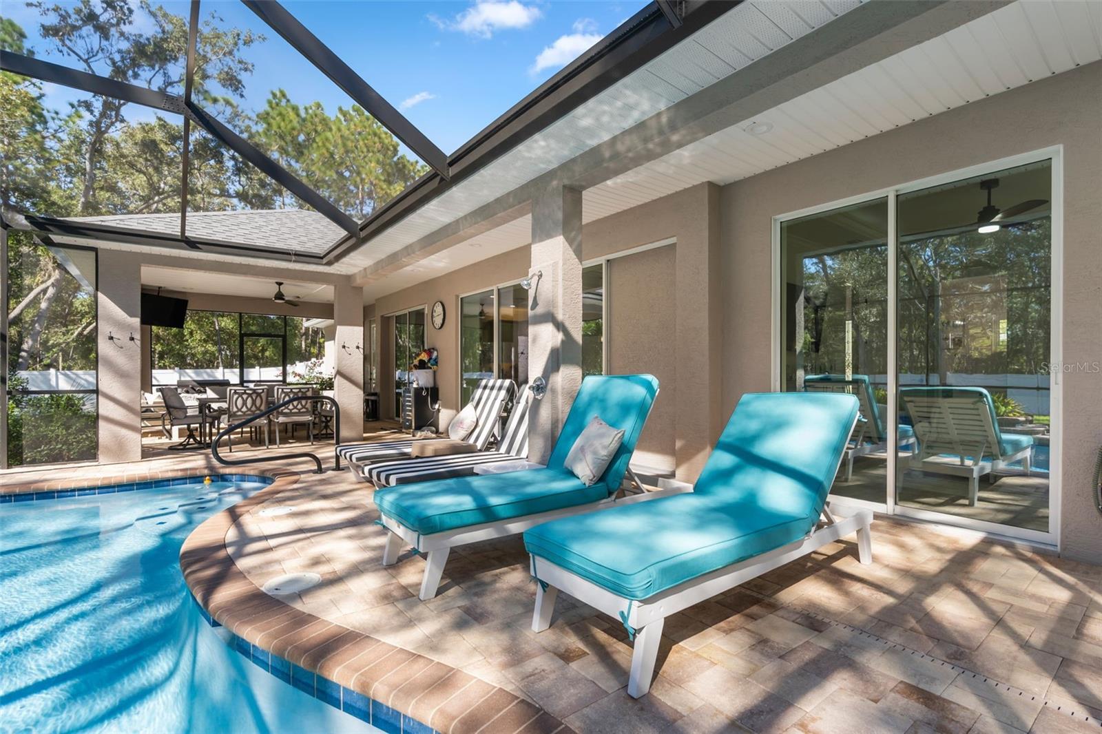 Image 30 of 61 For 5596 Lamp Post Drive