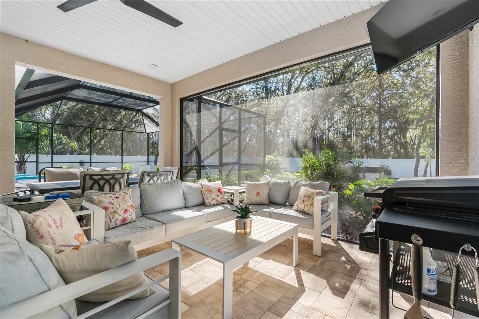 Image 33 of 61 For 5596 Lamp Post Drive