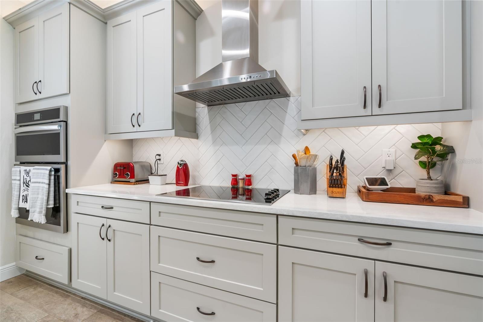 Image 40 of 61 For 5596 Lamp Post Drive