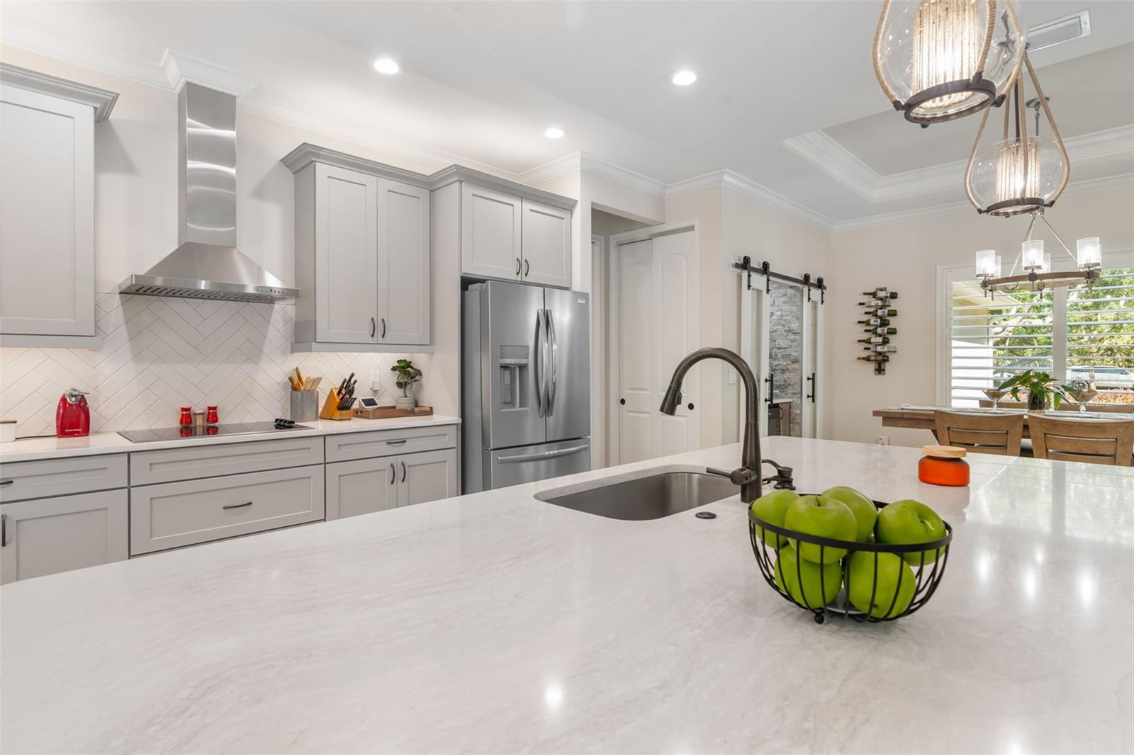 Image 41 of 61 For 5596 Lamp Post Drive