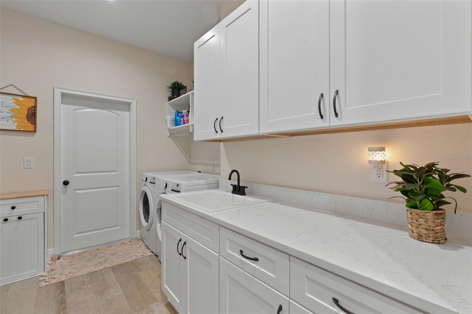 Image 50 of 61 For 5596 Lamp Post Drive