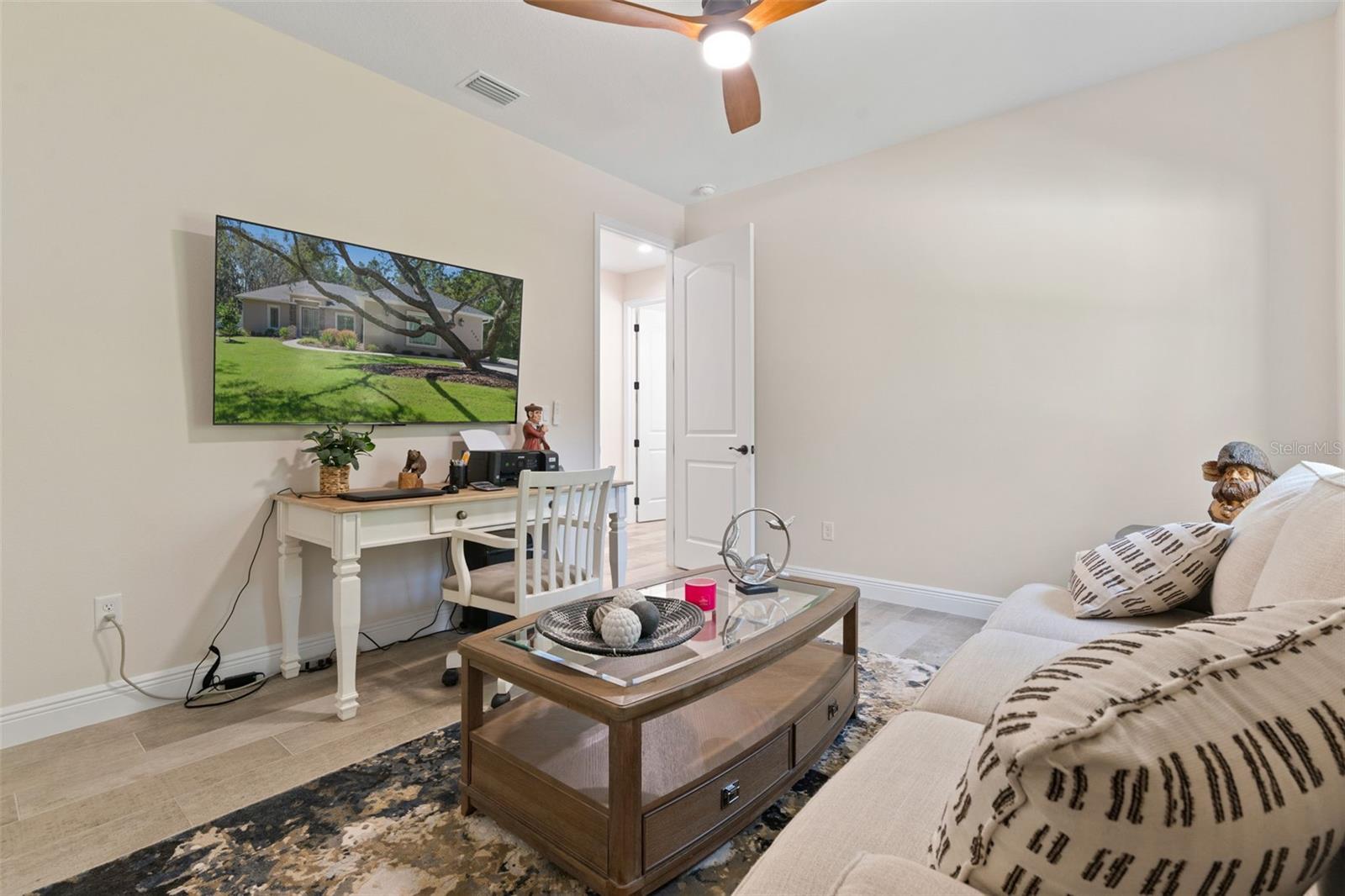 Image 54 of 61 For 5596 Lamp Post Drive