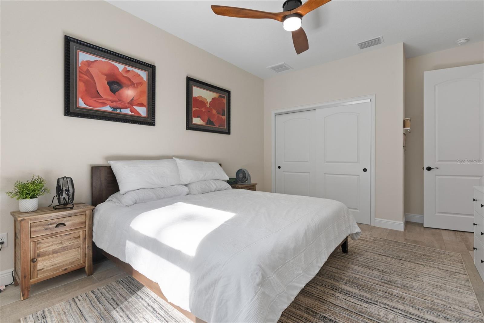 Image 56 of 61 For 5596 Lamp Post Drive