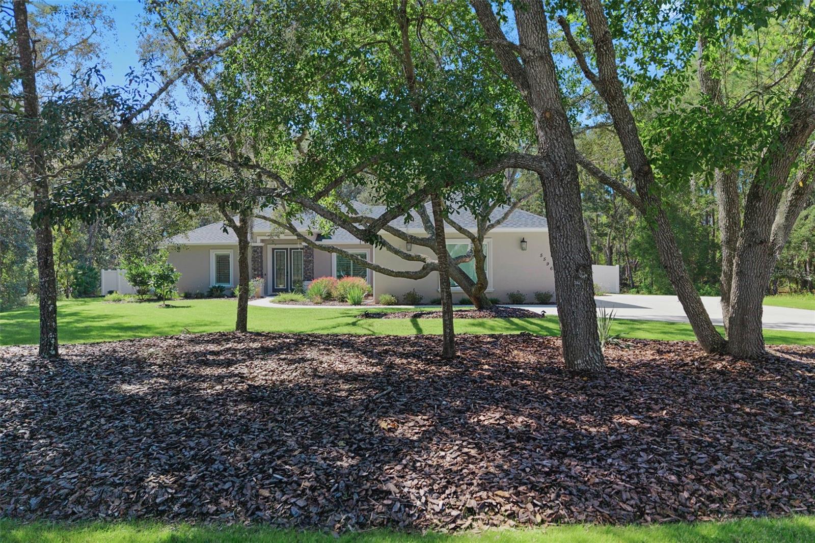 Image 6 of 61 For 5596 Lamp Post Drive