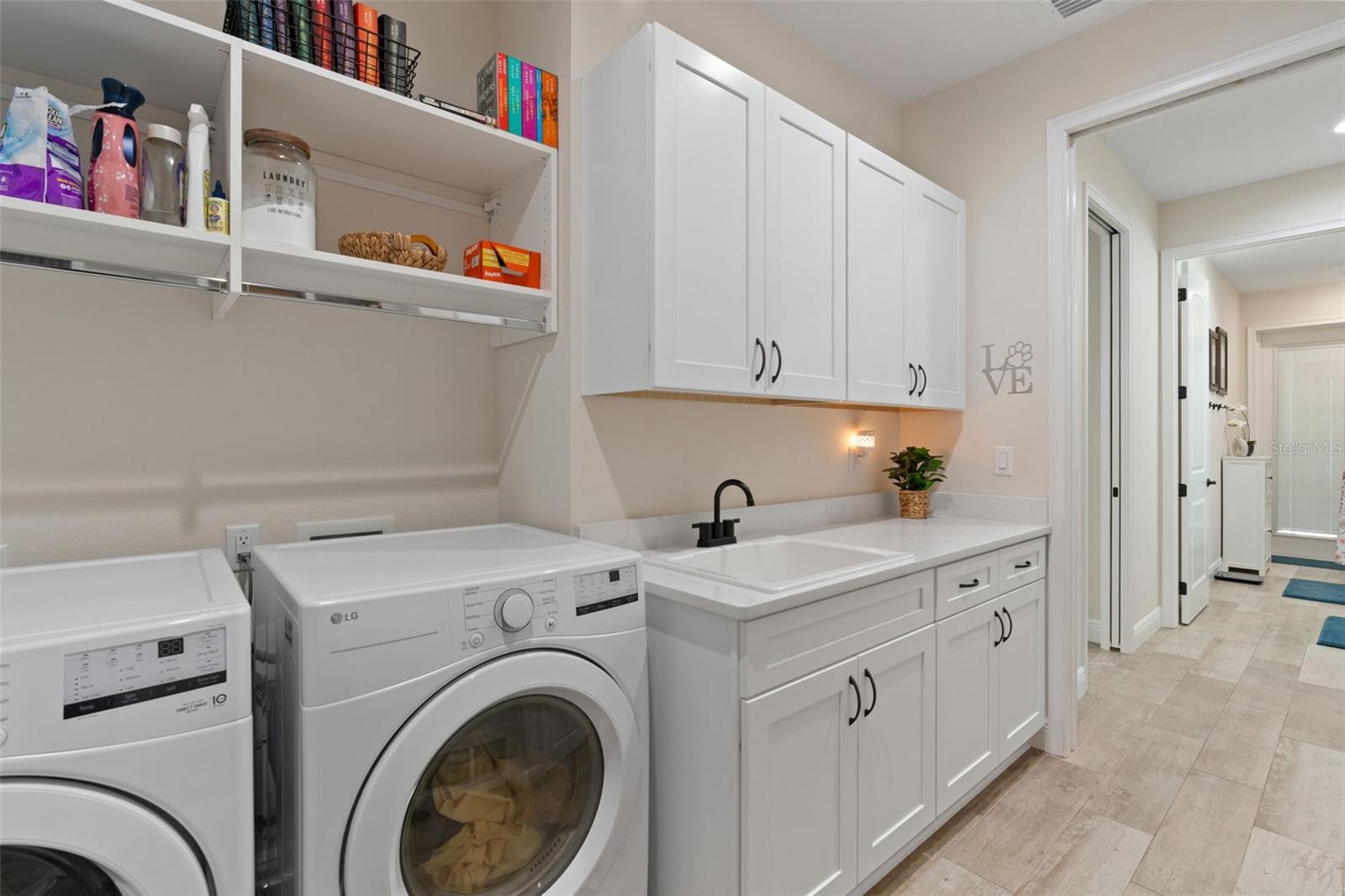 Image 60 of 61 For 5596 Lamp Post Drive