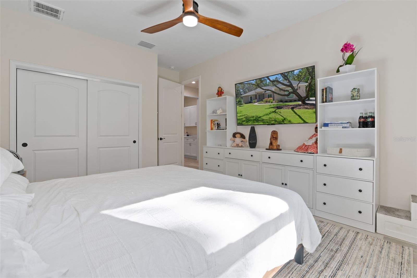 Image 61 of 61 For 5596 Lamp Post Drive