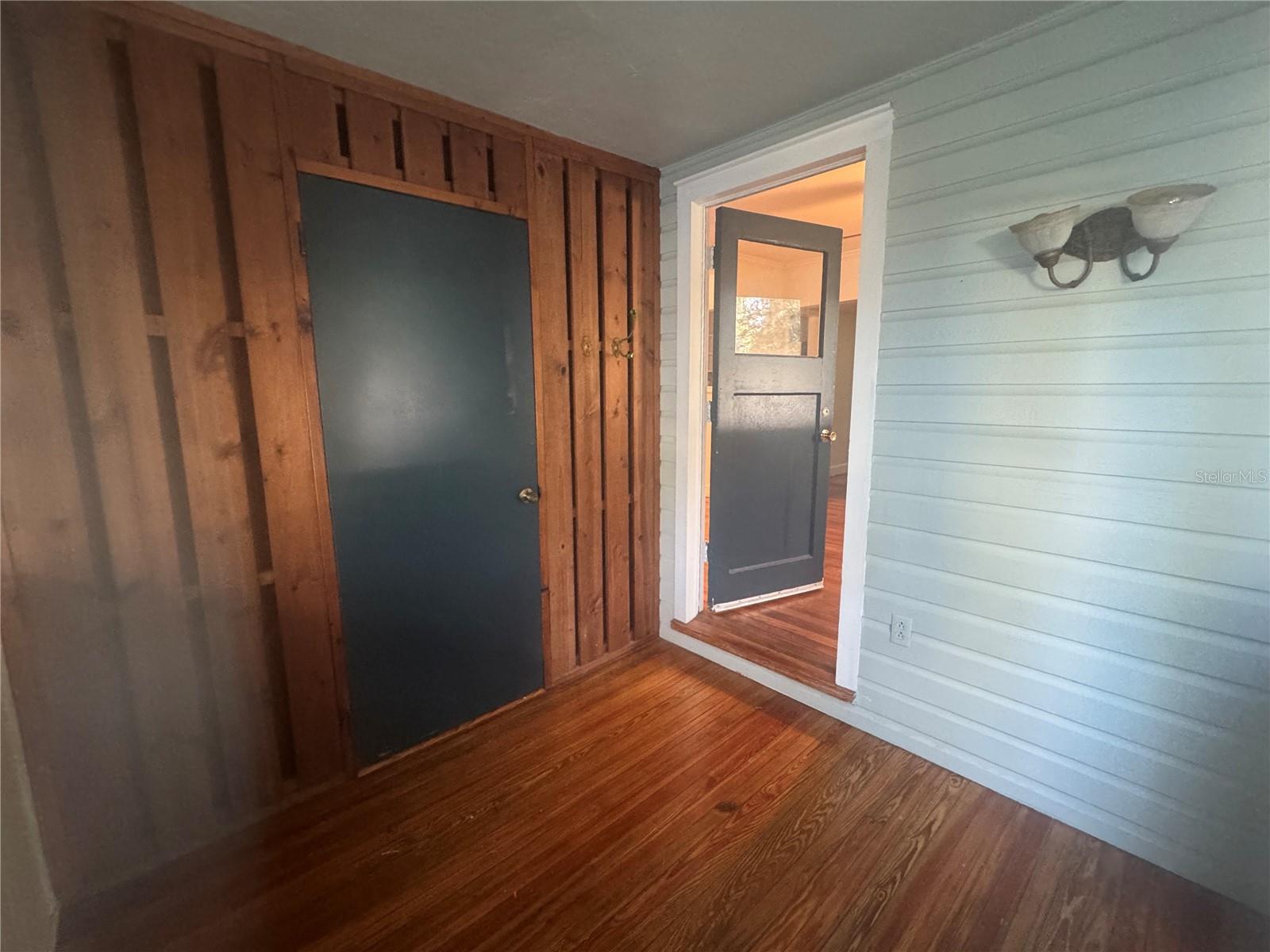 Image 3 of 13 For 927 7th Avenue