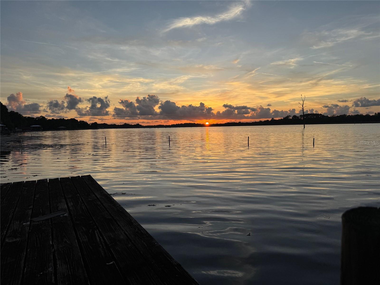 Listing photo id 8 for 6585 Riverbend Road