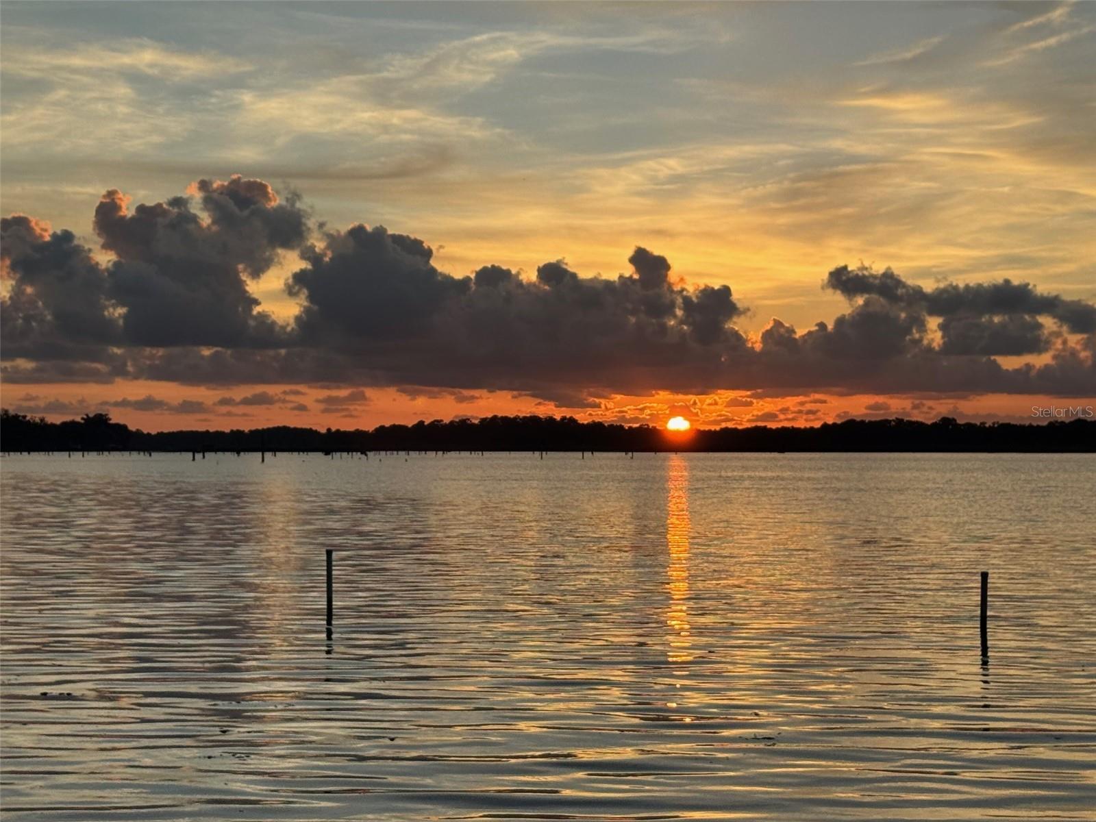 Listing photo id 9 for 6585 Riverbend Road