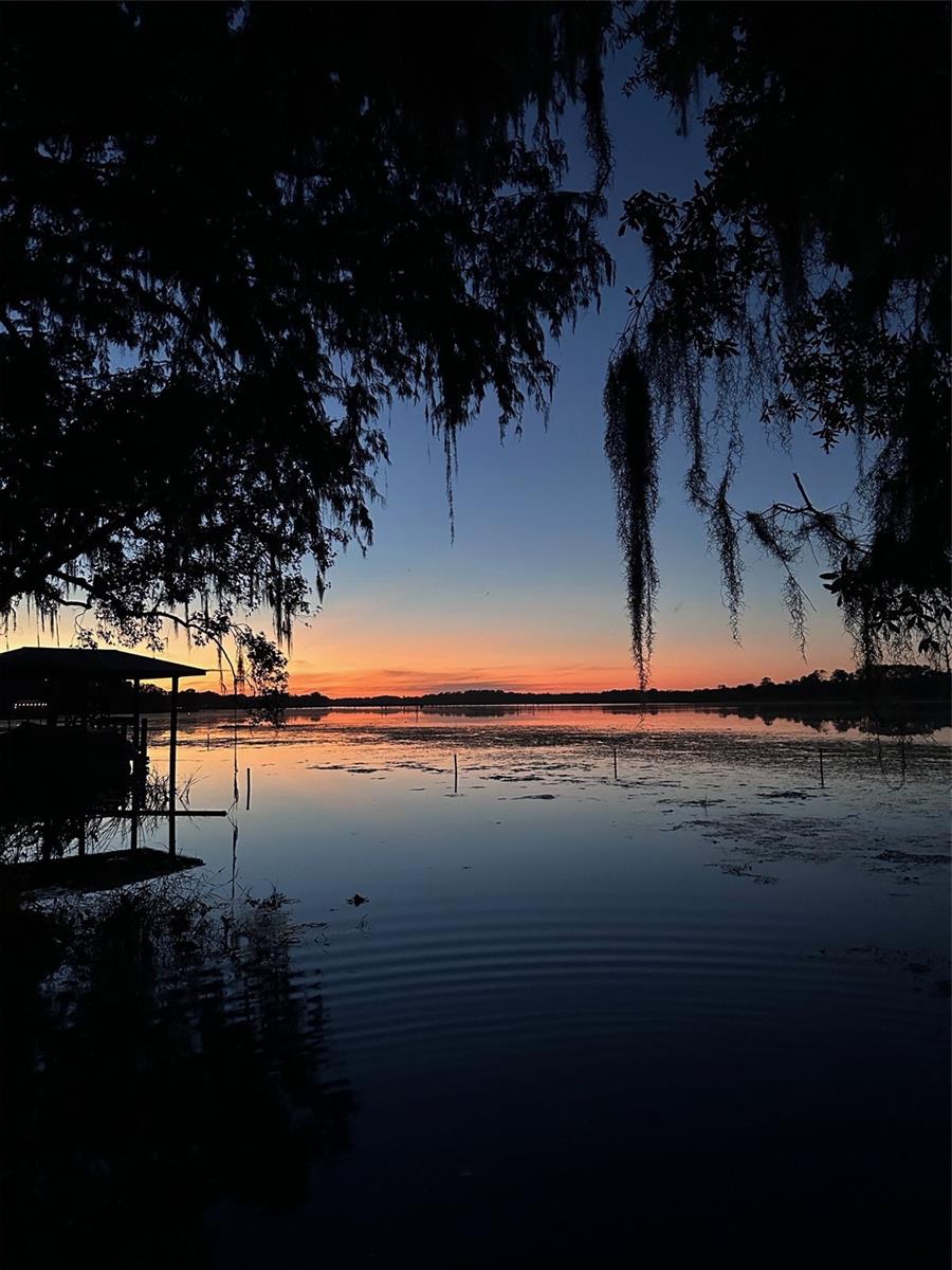 Listing photo id 10 for 6585 Riverbend Road