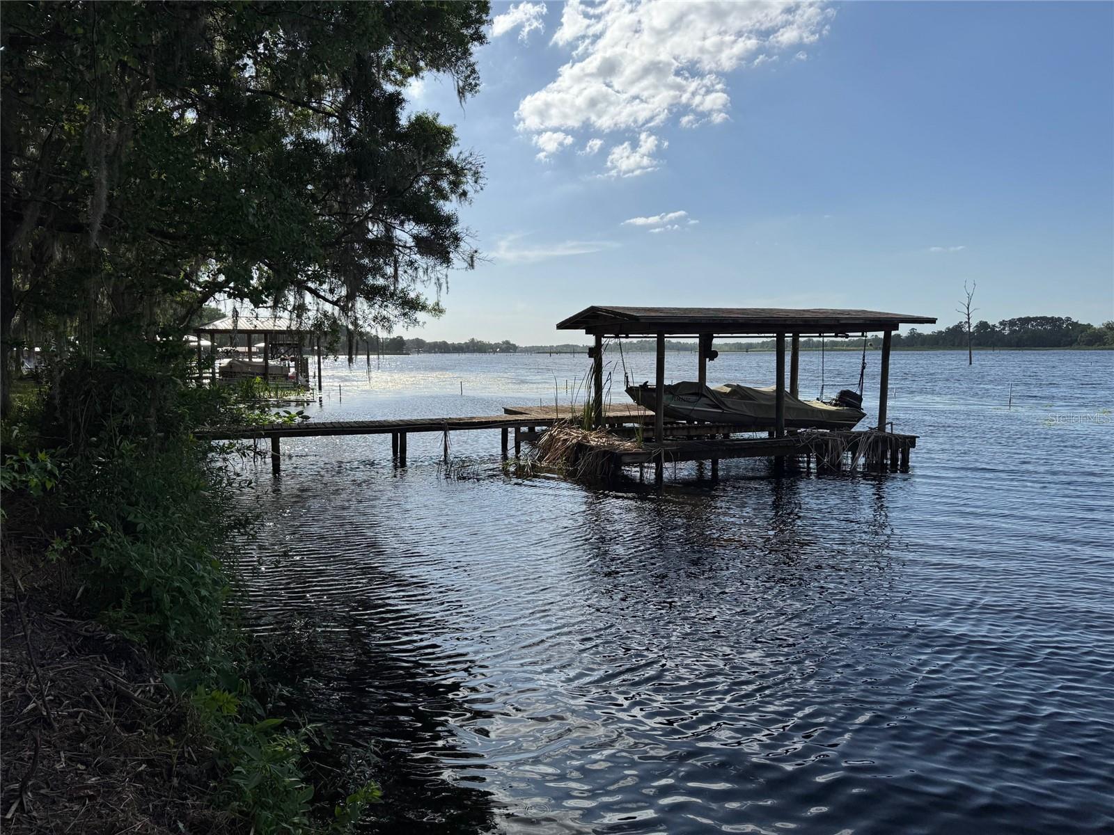 Listing photo id 1 for 6585 Riverbend Road