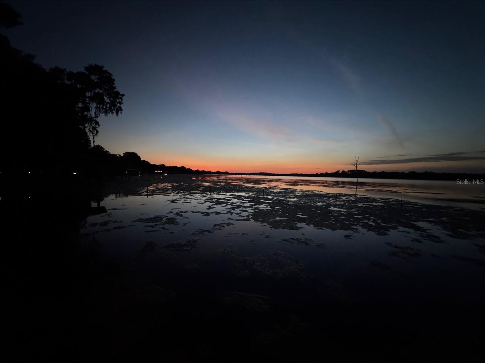 Listing photo id 3 for 6585 Riverbend Road