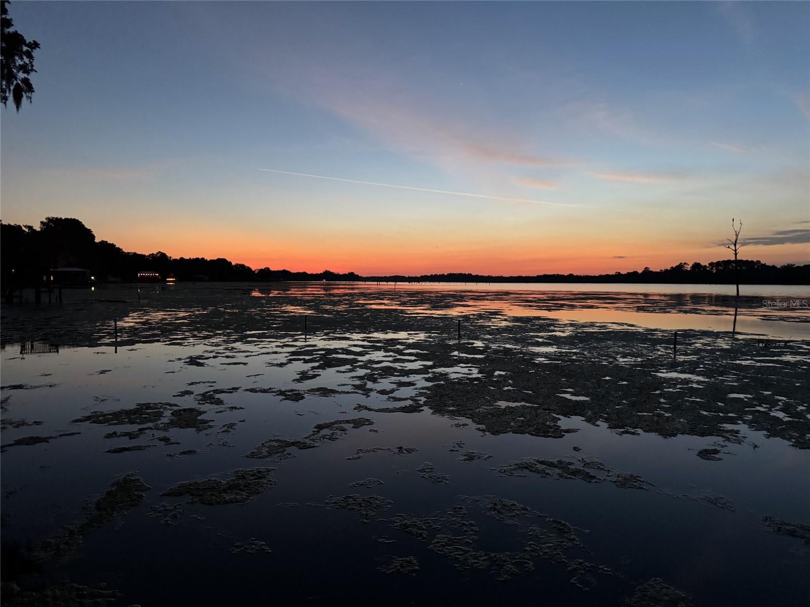 Listing photo id 4 for 6585 Riverbend Road