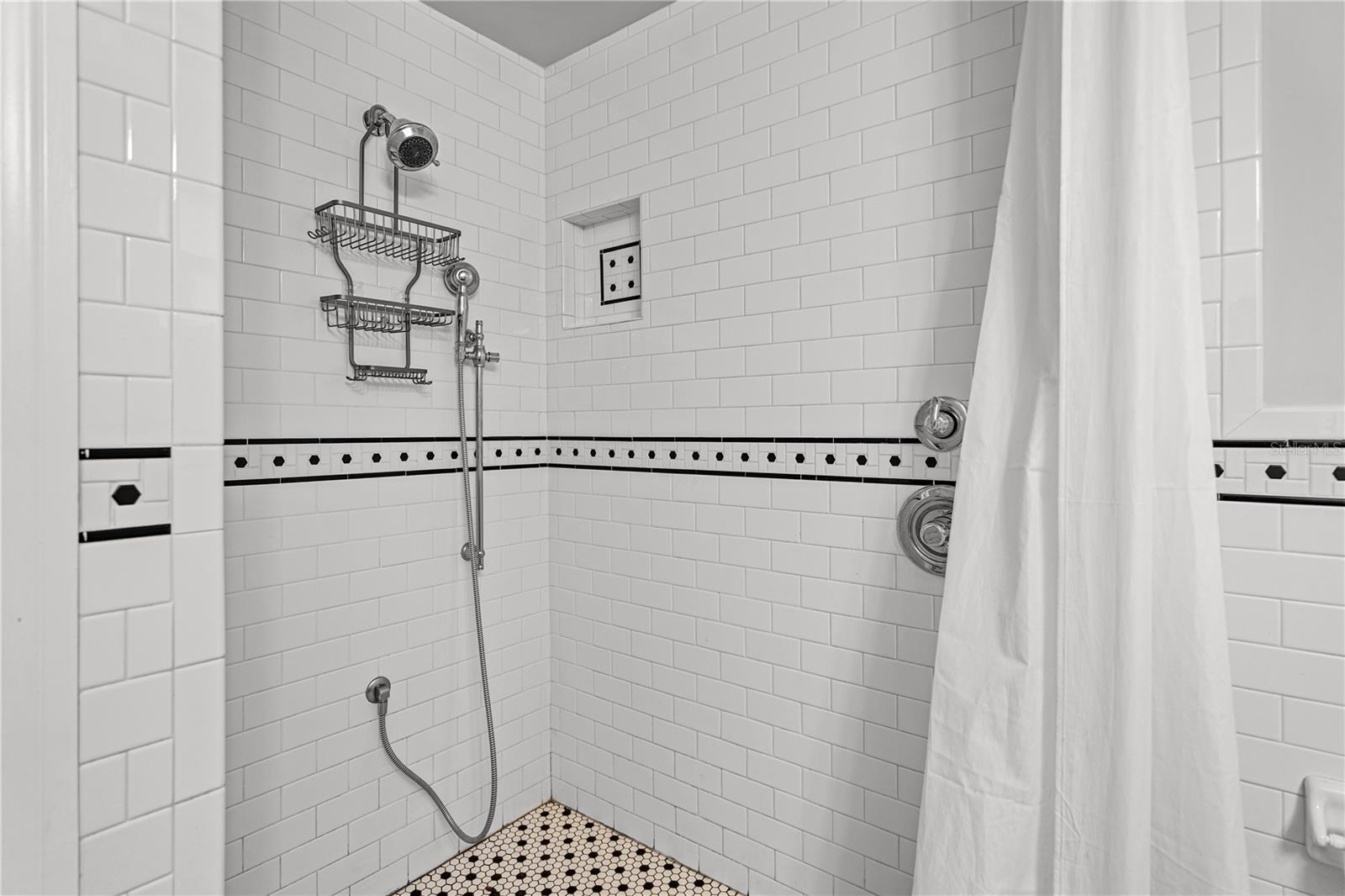 Image 12 of 27 For 1017 3rd Avenue