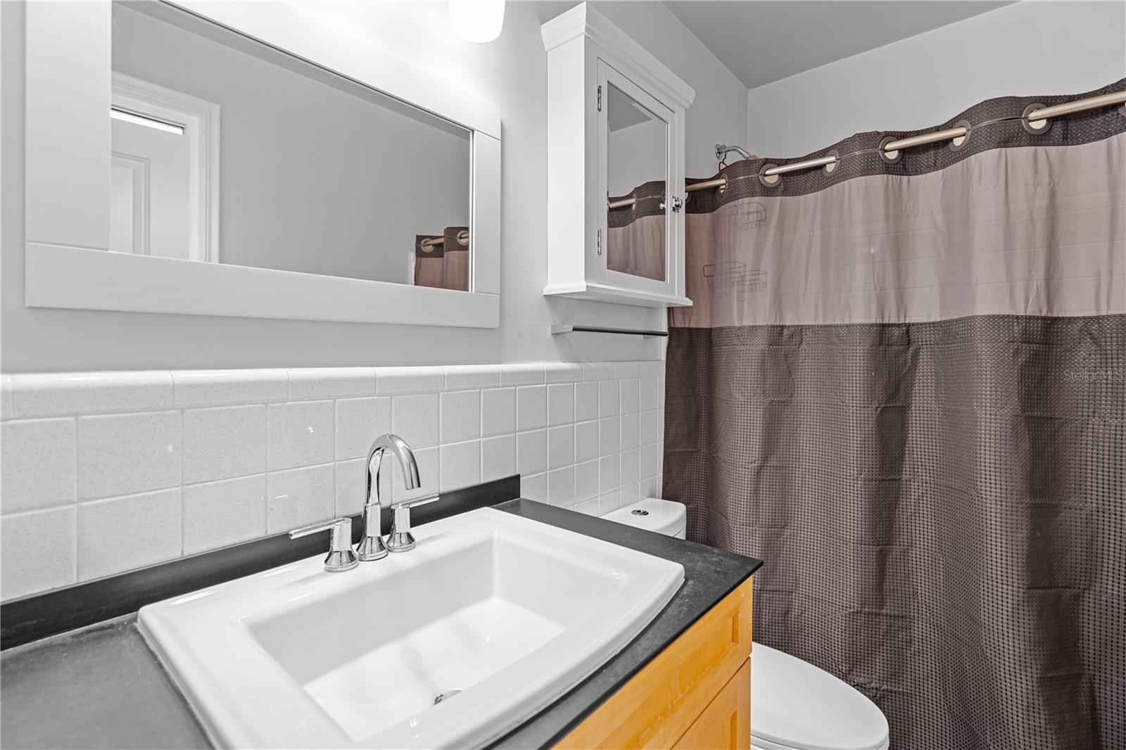 Image 5 of 27 For 1017 3rd Avenue