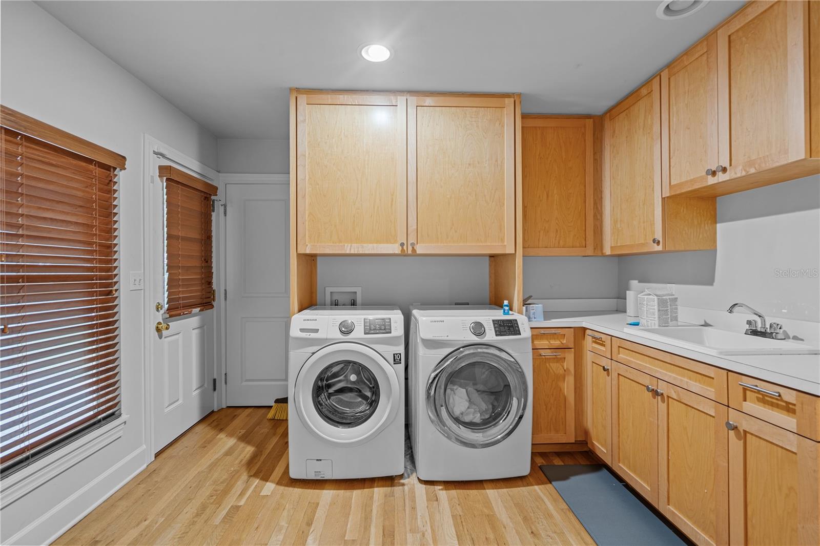 Image 6 of 27 For 1017 3rd Avenue