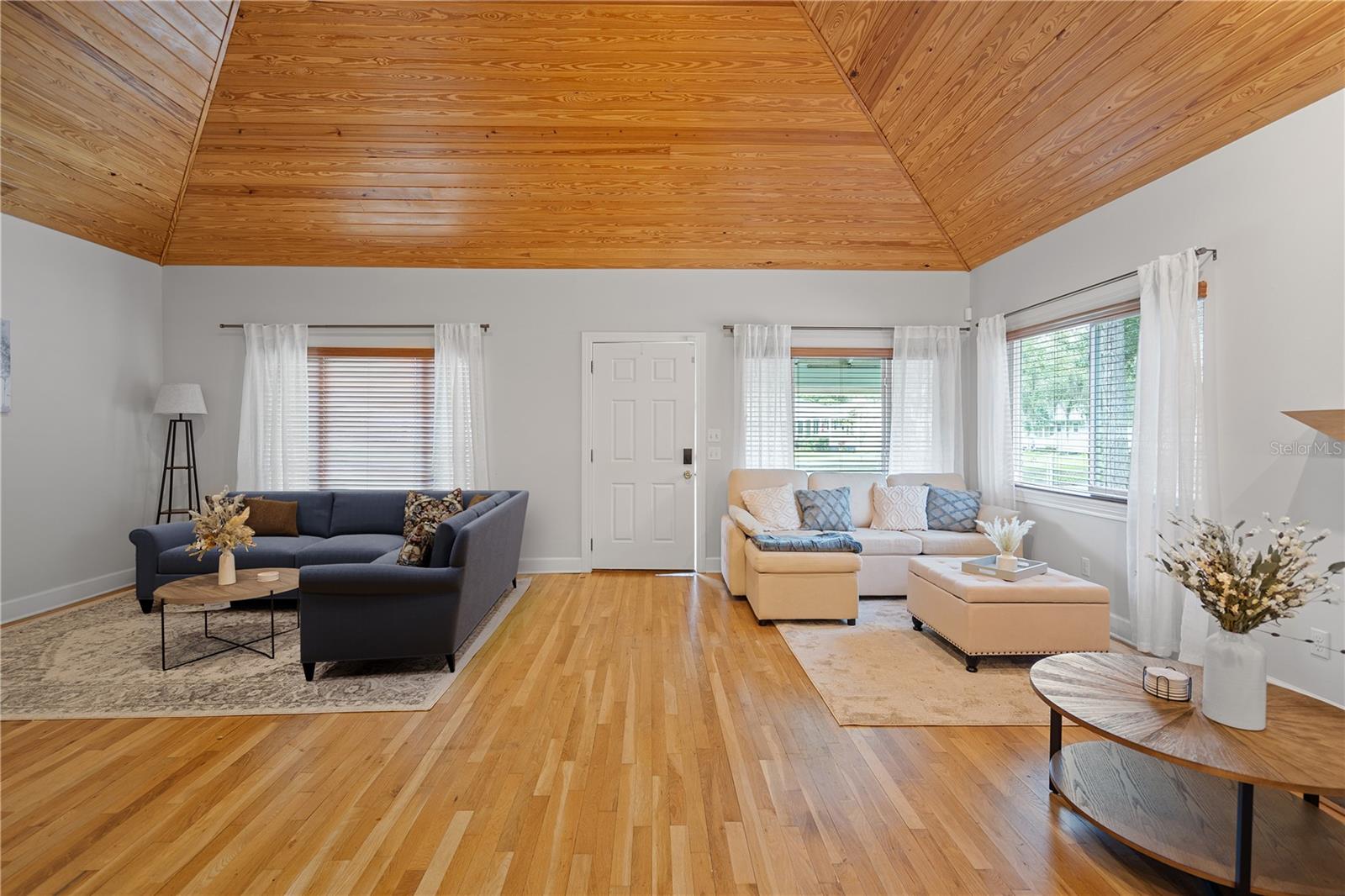 Image 7 of 27 For 1017 3rd Avenue