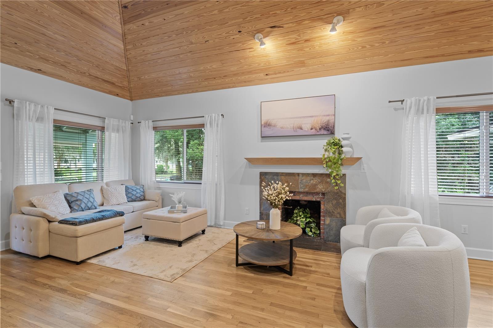 Image 9 of 27 For 1017 3rd Avenue