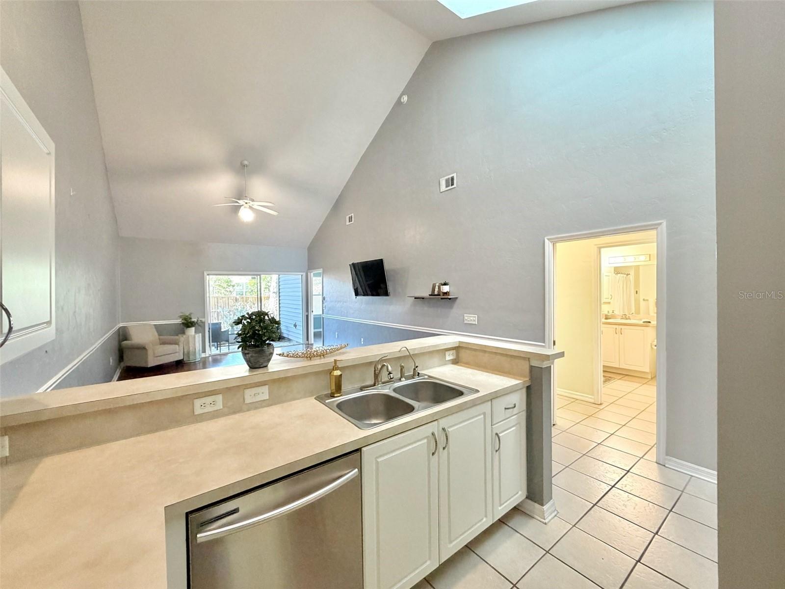 Image 23 of 40 For 13200 Newberry Road 151