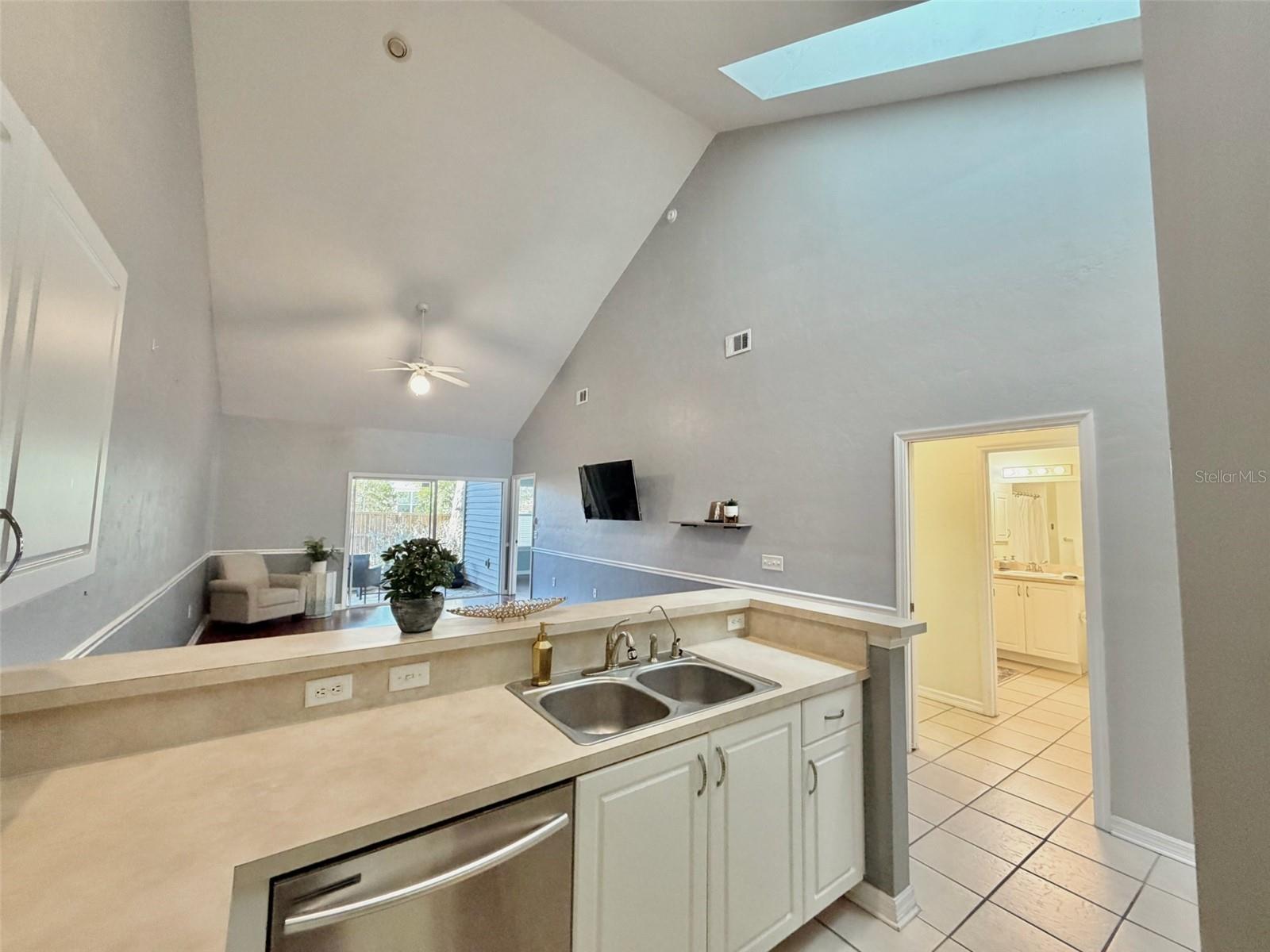 Image 24 of 40 For 13200 Newberry Road 151