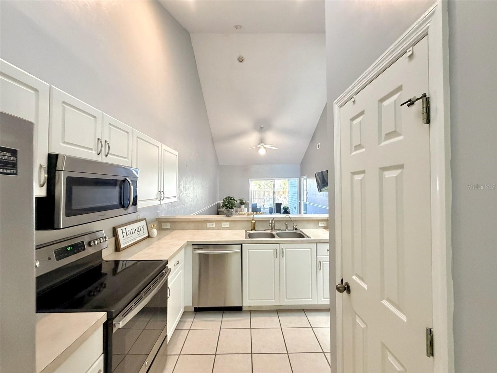 Image 25 of 40 For 13200 Newberry Road 151