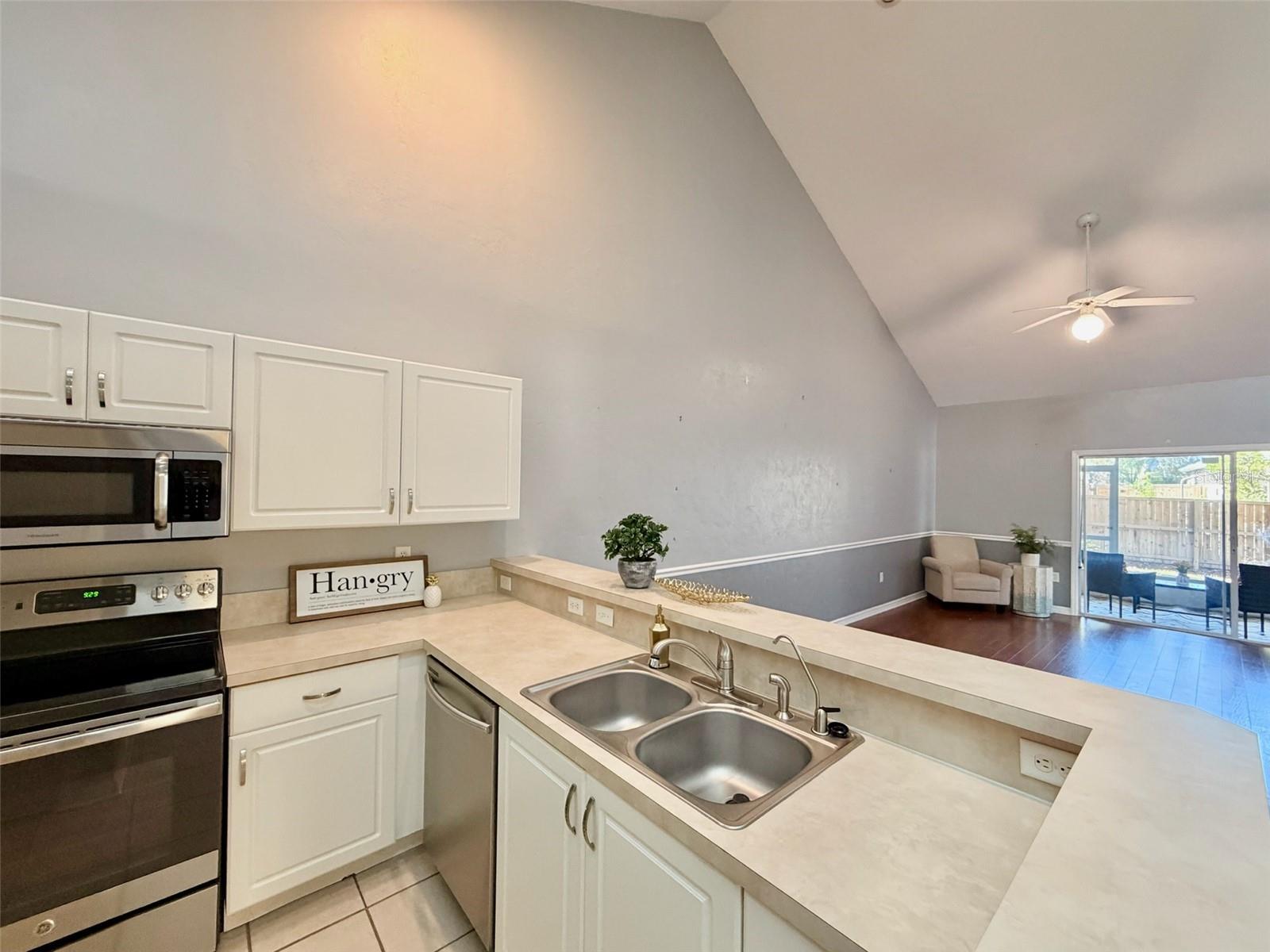 Image 3 of 40 For 13200 Newberry Road 151