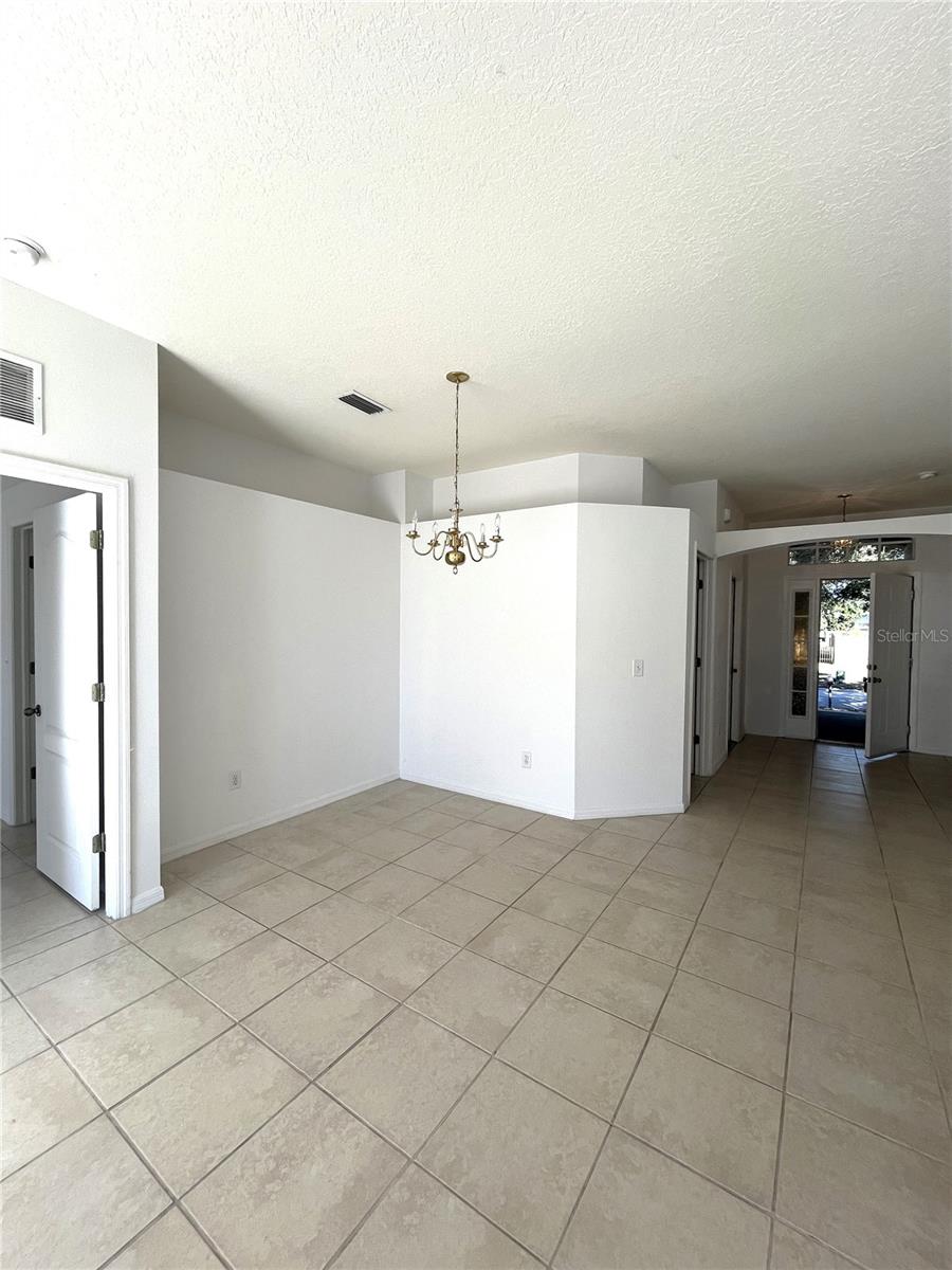 Image 11 of 39 For 13455 Silvercreek Drive