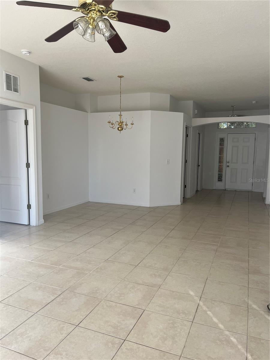 Image 14 of 39 For 13455 Silvercreek Drive