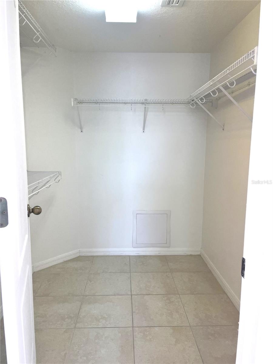 Image 17 of 39 For 13455 Silvercreek Drive