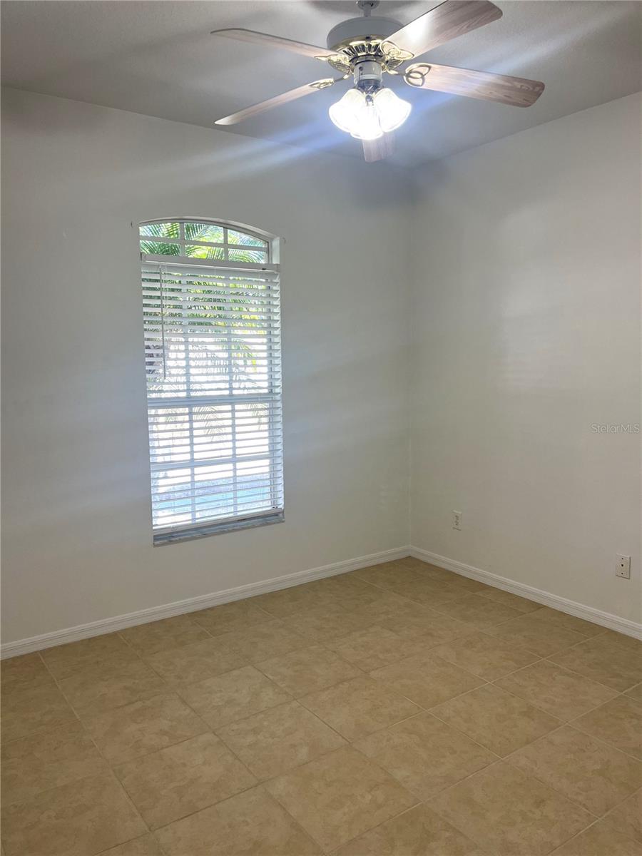 Image 18 of 39 For 13455 Silvercreek Drive