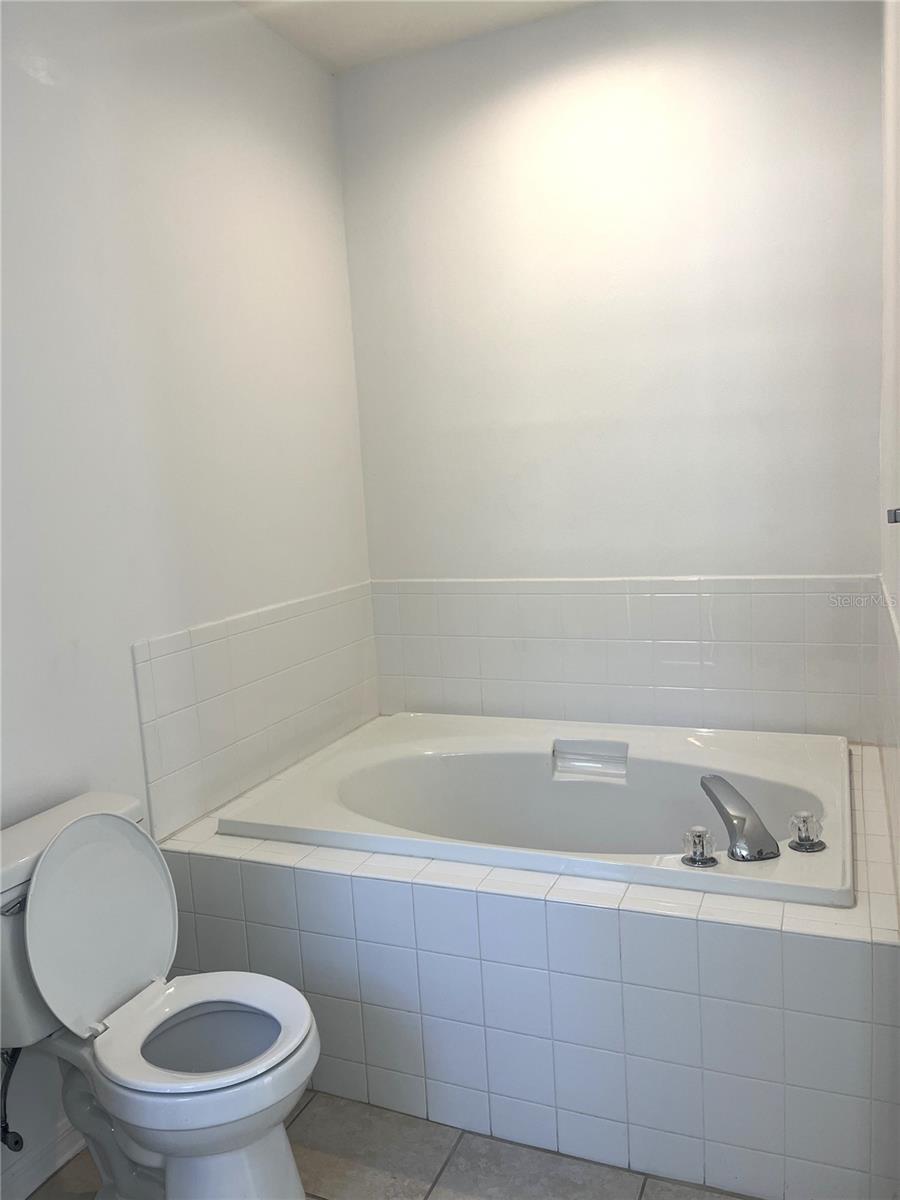 Image 23 of 39 For 13455 Silvercreek Drive